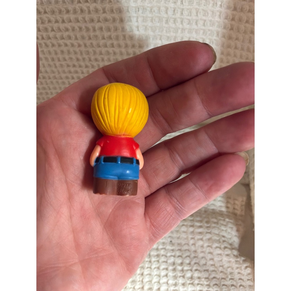 Vintage Unisex Tomy Pocket Toy Figure 1.5in Red Blue 1977 - Picture 3 of 5